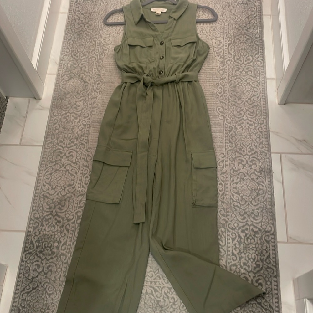 ADORABLE 🥰 Rayon/Linen jumpsuit. Perfect Spring, Summer, Fall outfit.